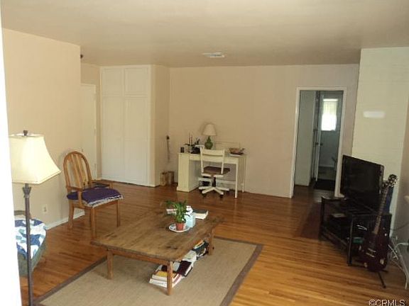 4th image of 328 W Bonnie Brae Ct
