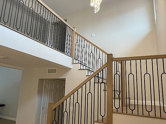 5th image of 1644 Valecroft Ave