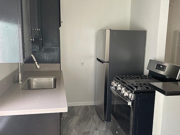 3rd image of 1634 Armacost Ave #8