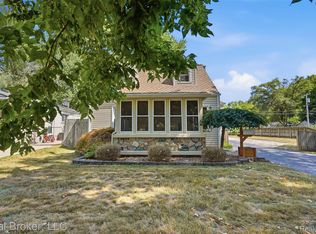 19410 Rensellor St, Livonia, MI 48152
