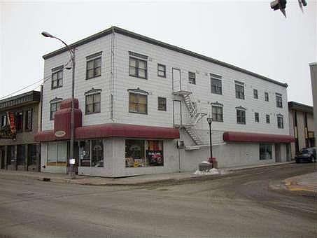 1st image of 400 Cushman St