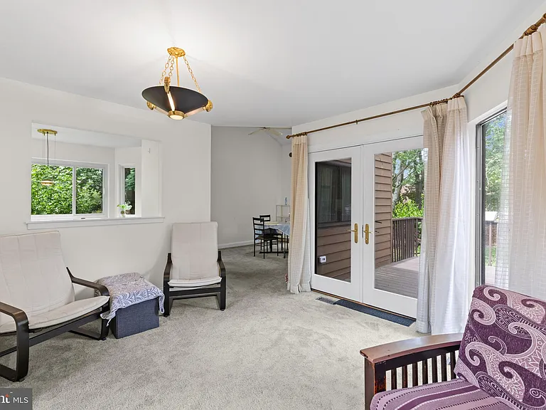 130 Sayre Dr — Photo 10