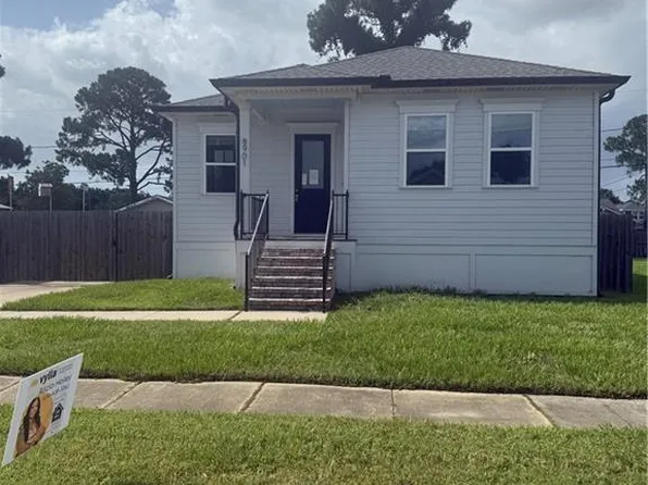 8901 Livingston Ave, Chalmette, LA 70043