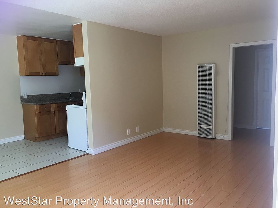 1st image of 320 E Hyde Park Blvd APT 04