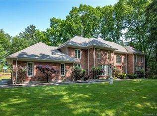 29 Saint Andrews Dr, Avon, CT 06001