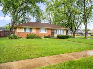 8854 Saratoga Dr, Bridgeview, IL 60455