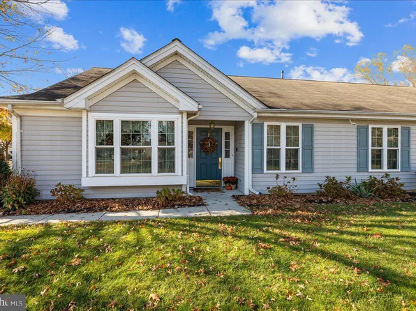 147 Blue Heron Dr, Thorofare, NJ 08086