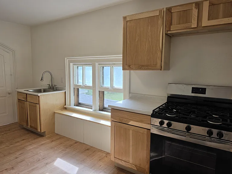 416 N Horsman St #5 — Photo 4