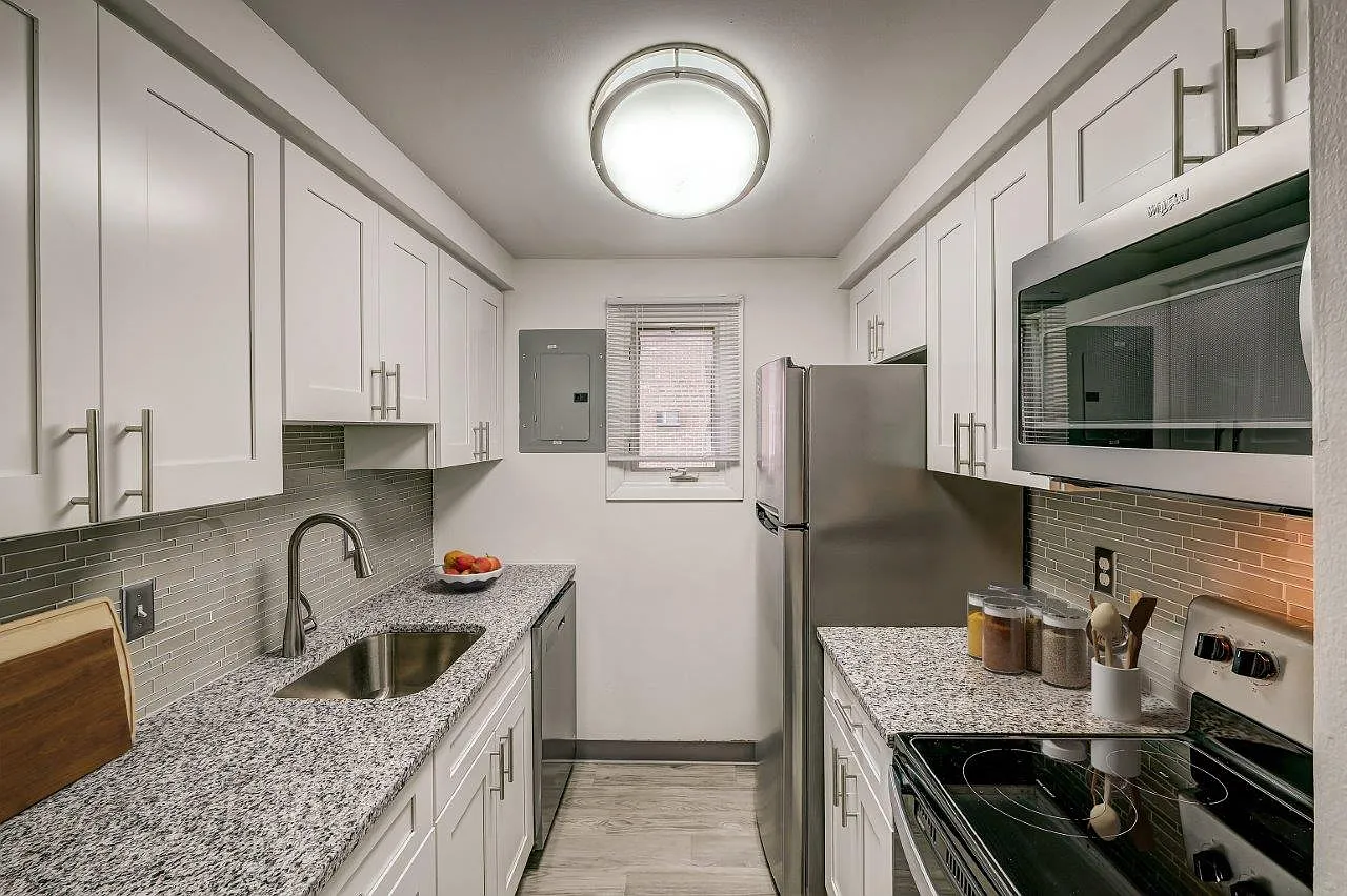 Raintree Island Apartment Homes — Photo 3