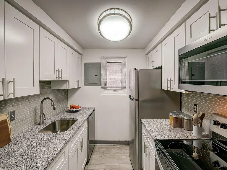 Raintree Island Apartment Homes — Photo 3