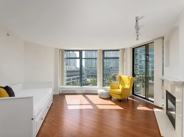 4567 Hazel St #902, Burnaby, BC V5H 4V4