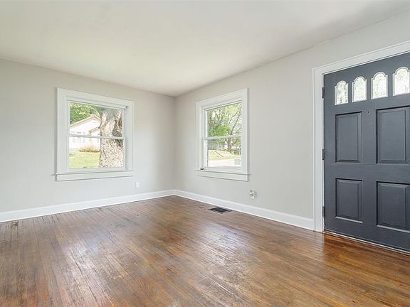 3rd image of 1800 Churchill Dr