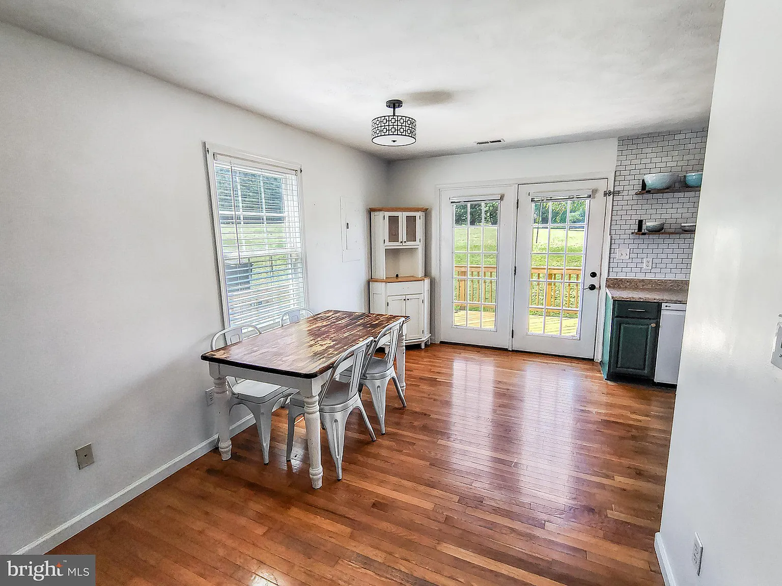 3 bed, 2.0 bath, 1040 sqft, $2,200 — Photo 4