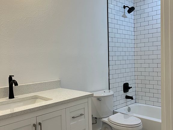 Front bathroom with tub