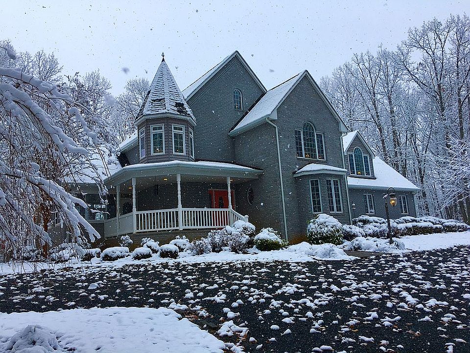 2nd image of 1128 Country Club Rd