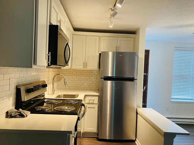 614 Armandale St — Photo 3