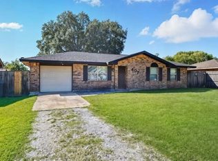 407 Calvin Dr, Bridge City, TX 77611