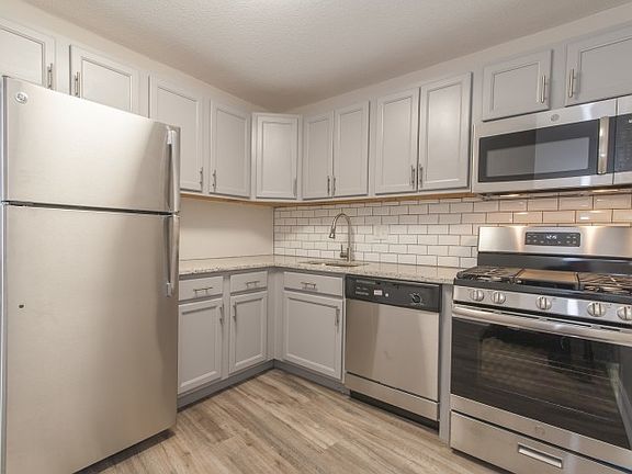 2nd image of 11225 Oak Leaf Dr #B-b0313