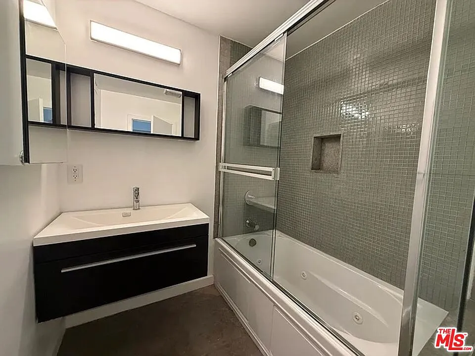 2 bed, 2.0 bath, 1550 sqft, $4,395 — Photo 4