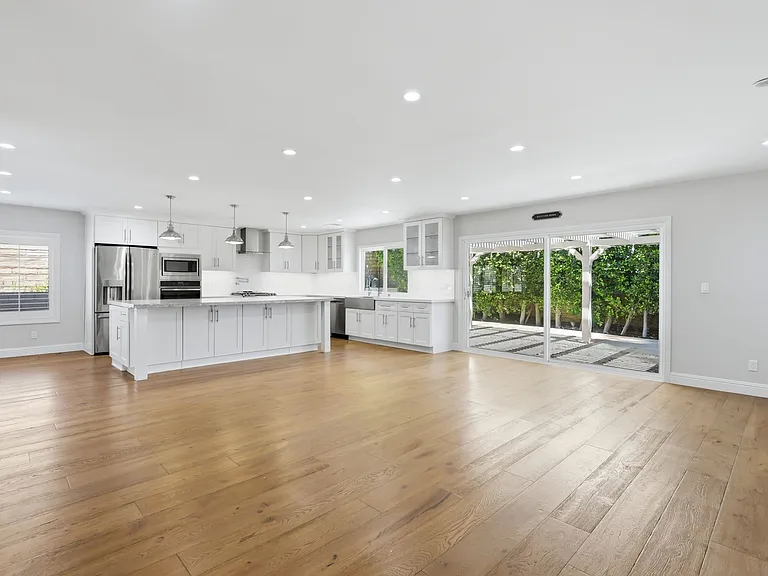 3235 W Sierra Dr — Photo 10