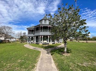 209 E Purisima St, Refugio, TX 78377