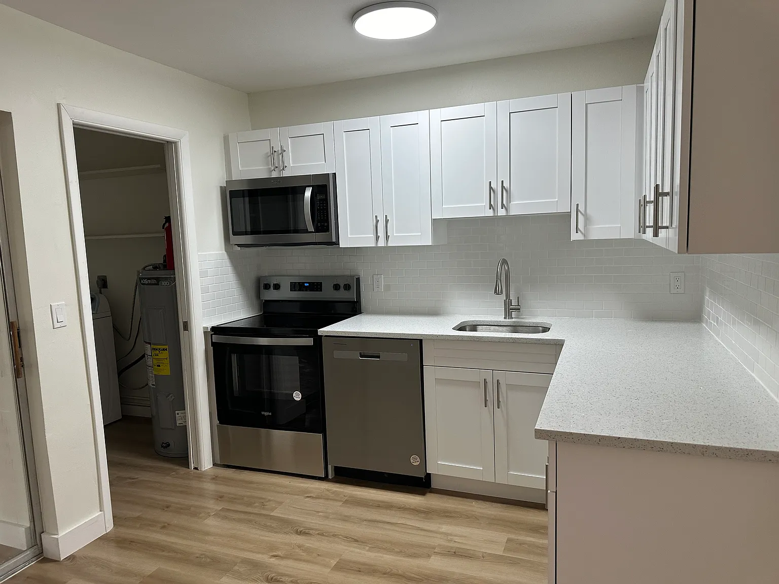 3 bed, 1.5 bath, 1073 sqft, $2,250 — Photo 3