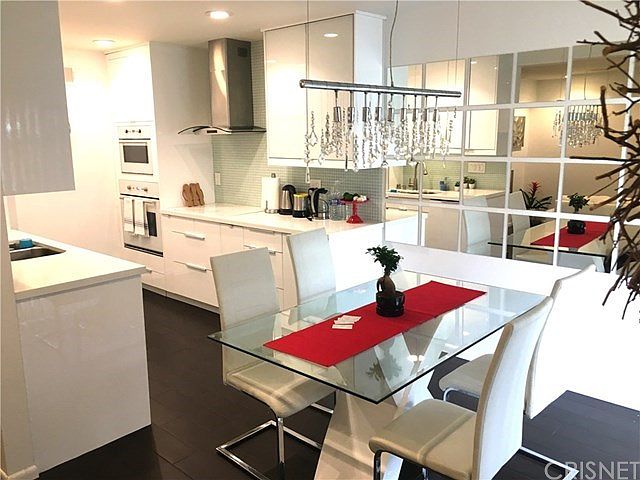 Dining room with dining set.