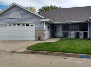 425 3rd St SW, Jamestown, ND 58401