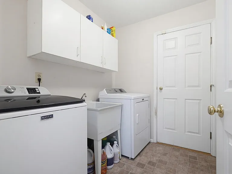 2165 Tower Ct — Photo 16