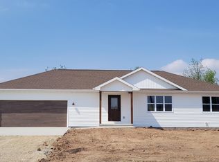 629 Douglas St, New London, WI 54961