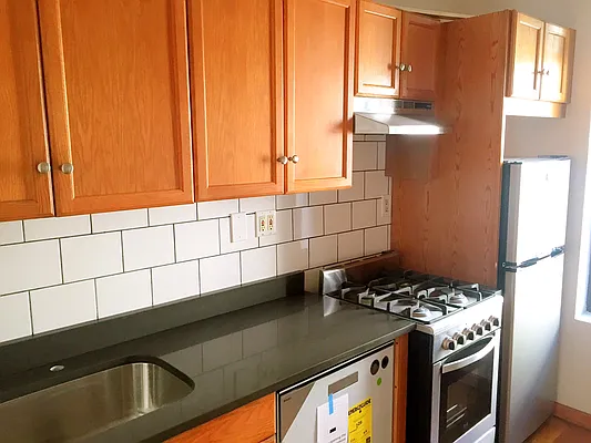 Rented by Rapid Realty Cobble Hill | media 28