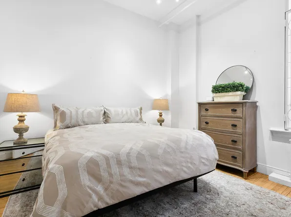 35 East 12th Street image 9 of 14