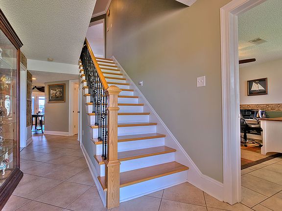 Breathtaking Foyer Entry