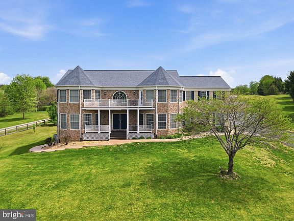 3rd image of 51 Equestrian Dr