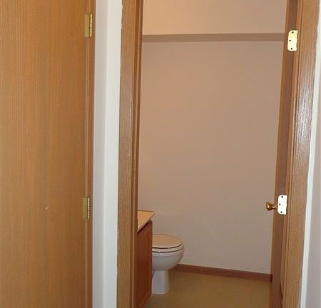 1/2 bath between living room and dining area/kitchen, closet