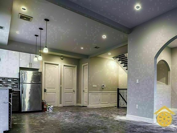 3rd image of 522 Evergreen Ave #2D