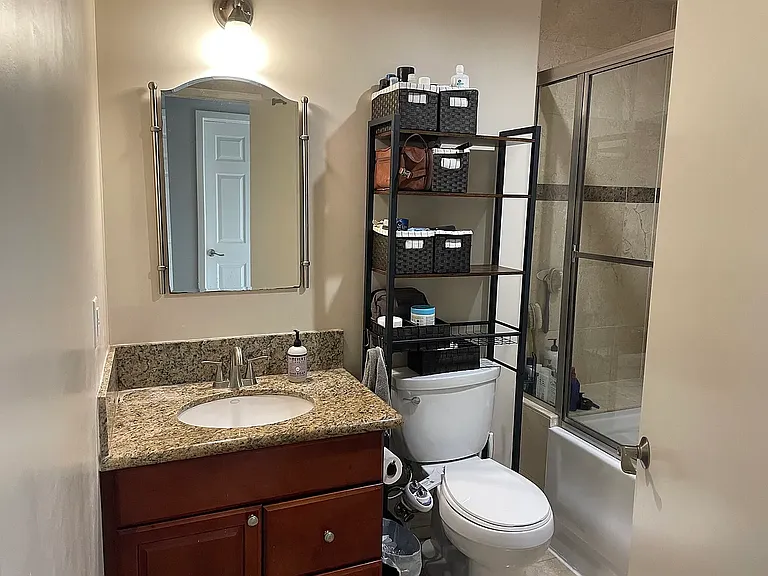 615 S Wilton Pl — Photo 6