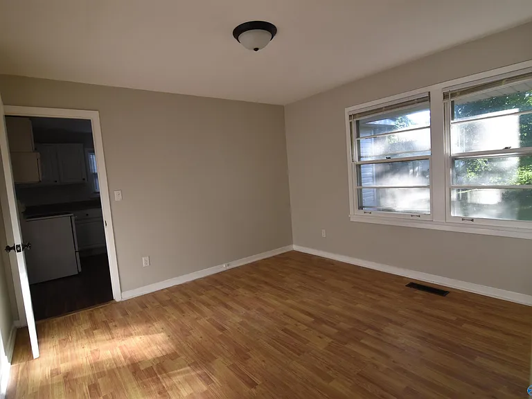 411 Ewing Dr — Photo 17