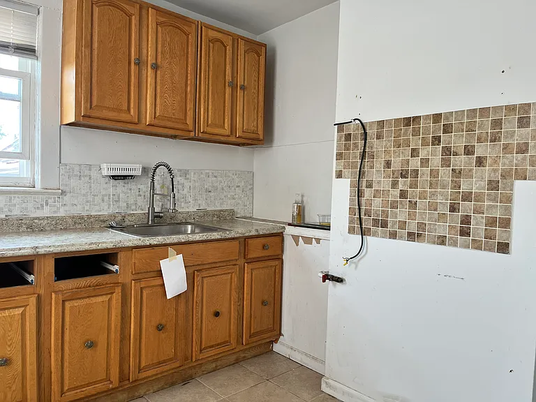 348 Davis Ave #2 — Photo 20
