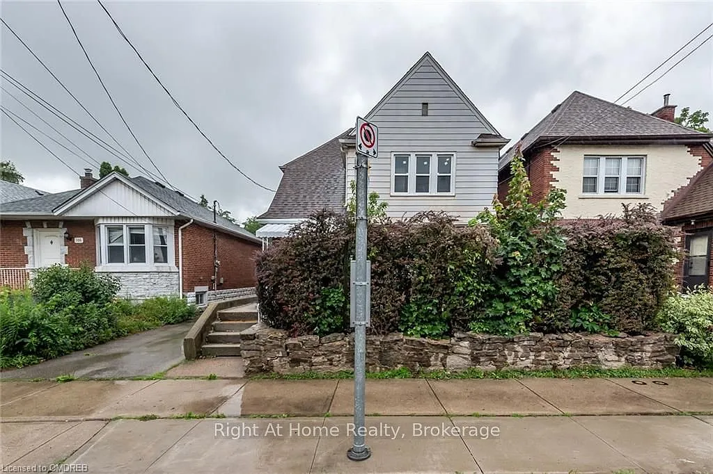 1 bed, $999 — Photo 1
