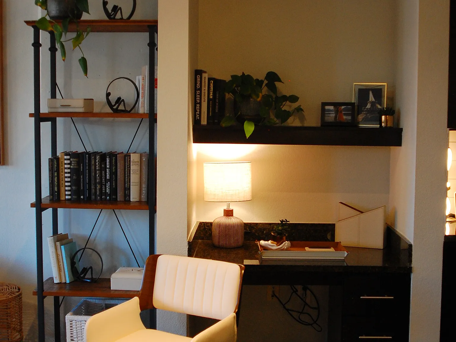 1 bed, 841 sqft, $1,548 — Photo 2