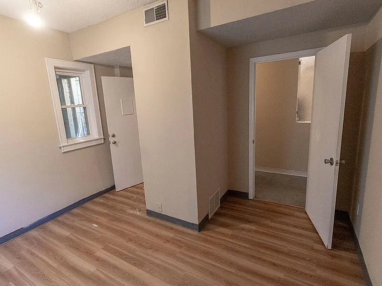 1110 E Broadway #B — Photo 11