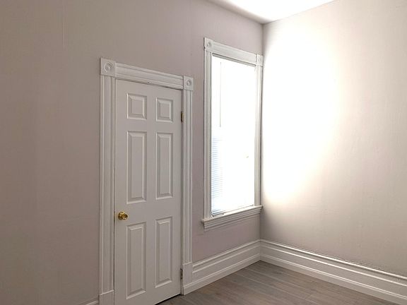 5th image of 2133 E 17th St