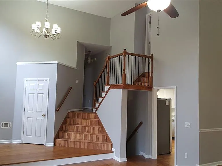 3885 Waterford Dr — Photo 2