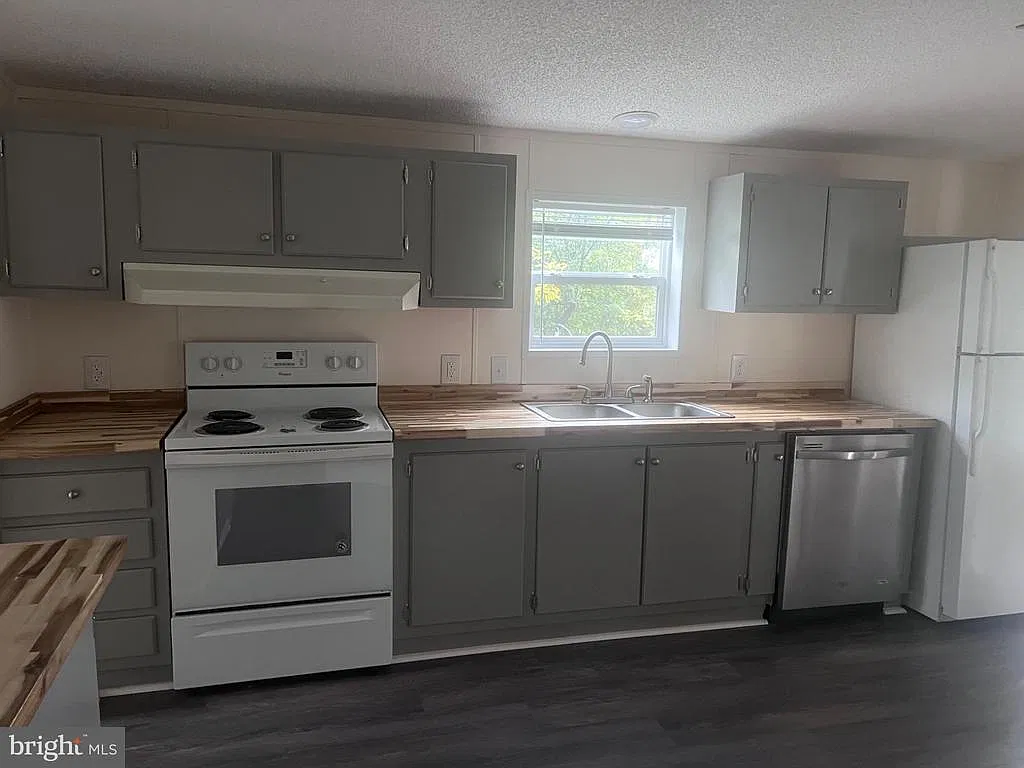 3 bed, 2.0 bath, 2000 sqft, $1,650 — Photo 2