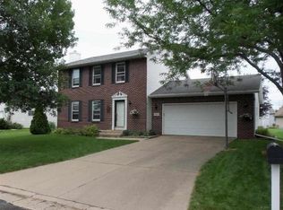 869 Edgemore Dr, Sun Prairie, WI 53590