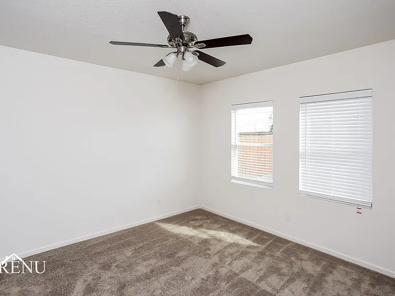 692 Wellington Dr — Photo 34