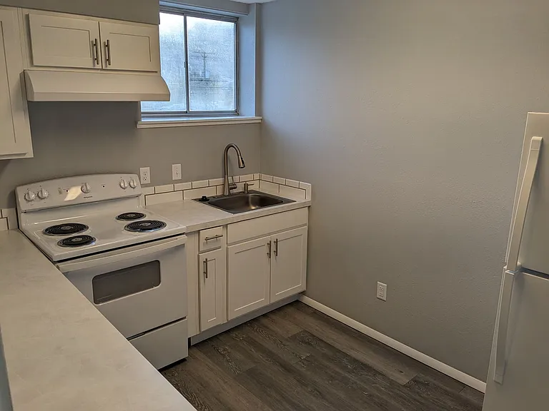 305 Main St — Photo 7