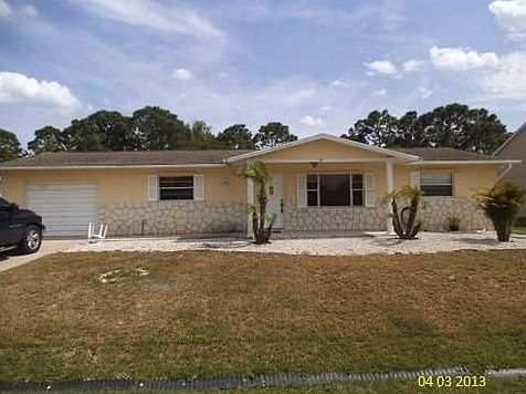 1st image of 520 SE Crosspoint Dr