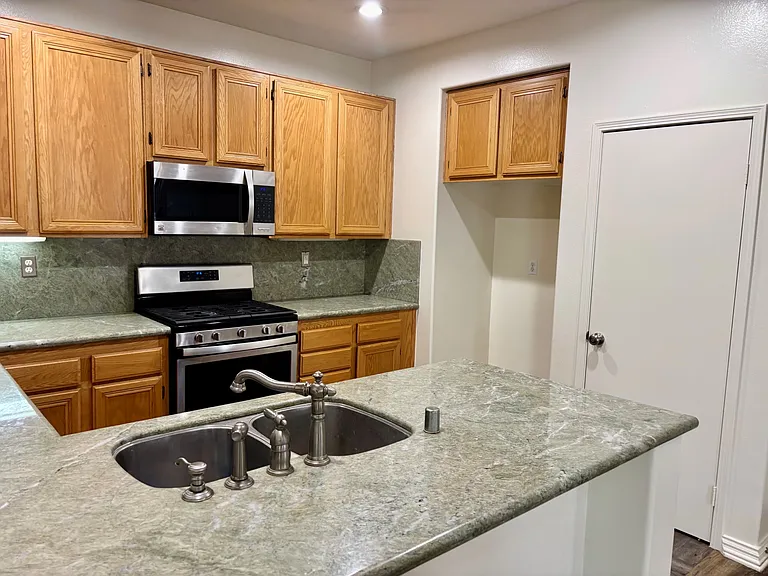 11839 Garrison Dr — Photo 2